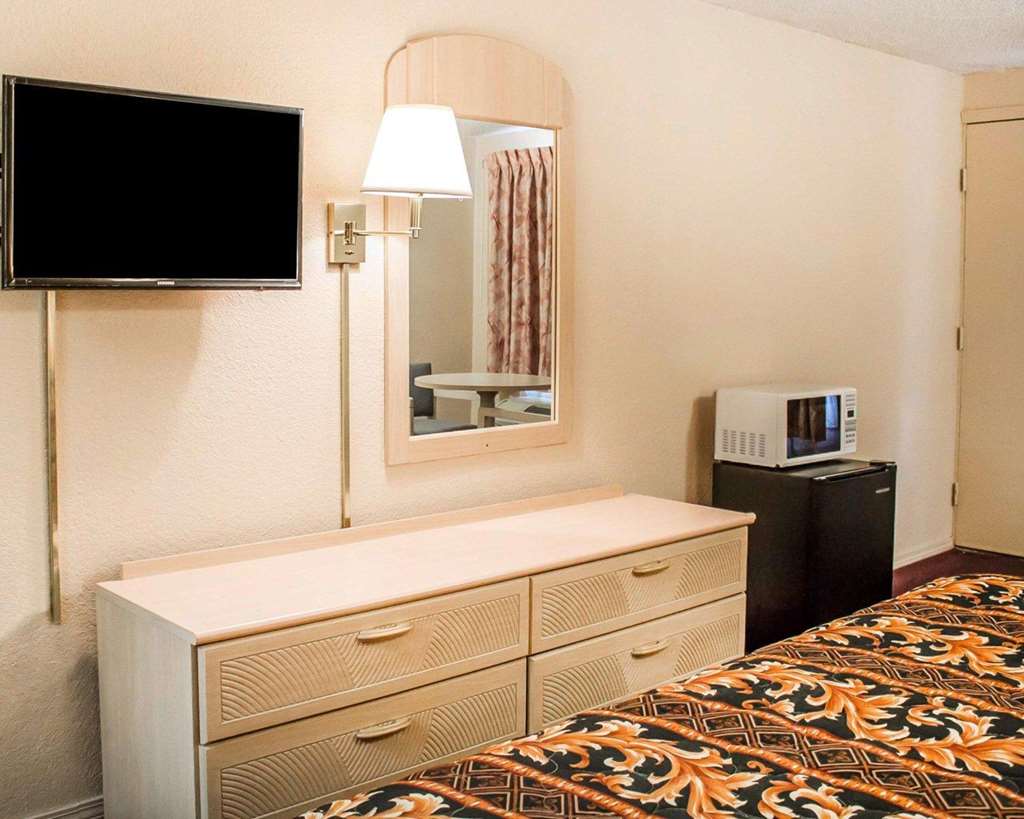 Rodeway Inn Findlay University Area - photo 16