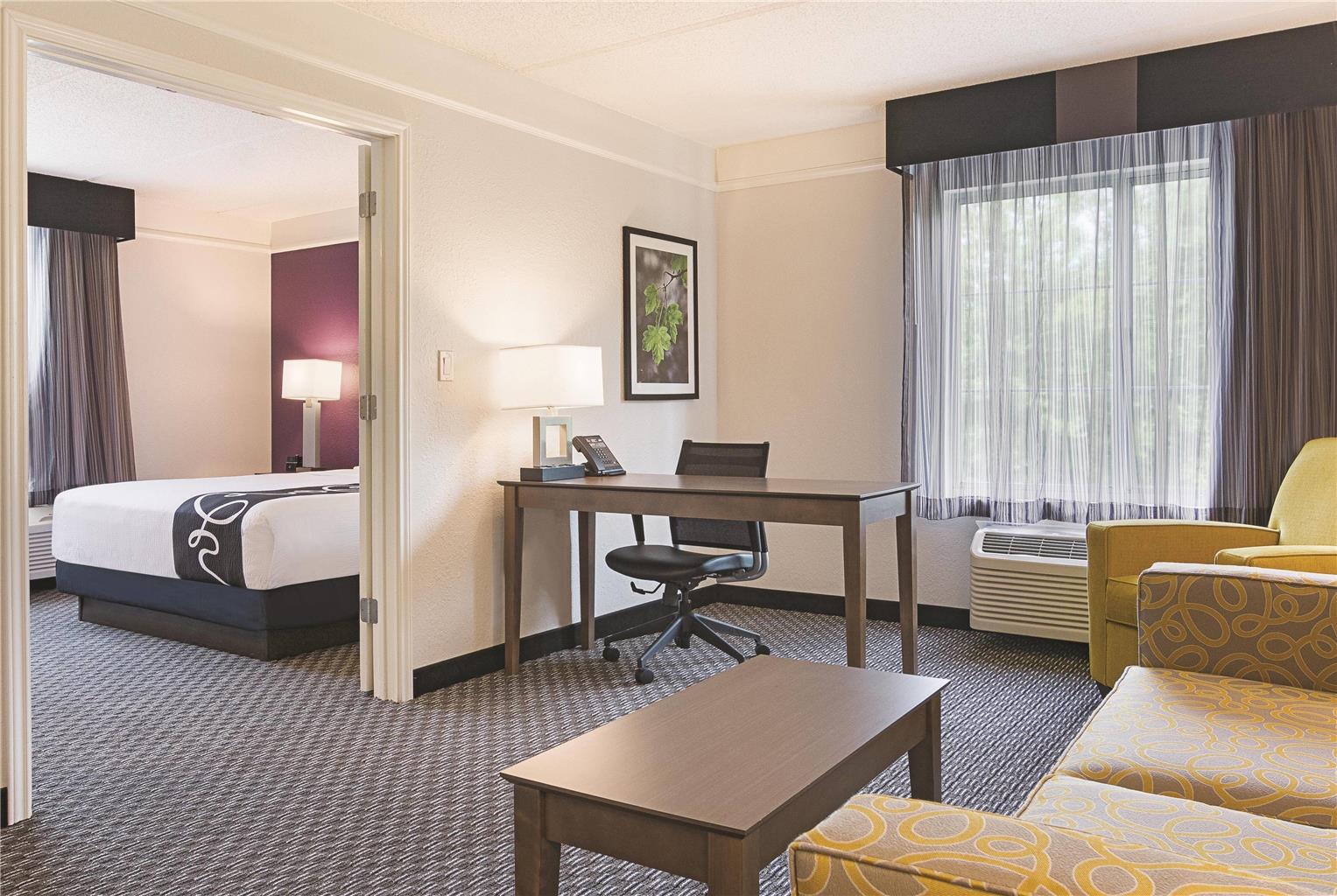 La Quinta Inn & Suites by Wyndham Atlanta Perimeter Medical - photo 31