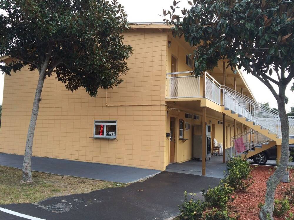 Host Inn - photo 12
