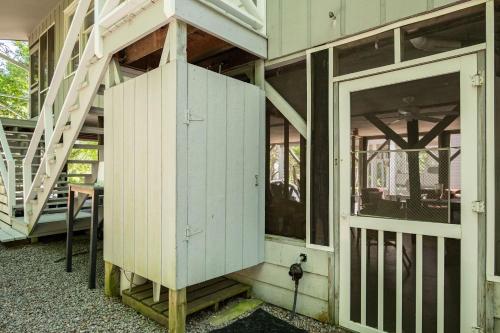 Beaching & Griping by Oak Island Accommodations - photo 11