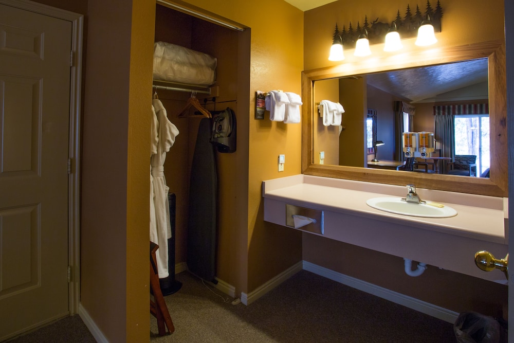 Headwater S Lodge Cabins At Flagg Ranch - photo 6