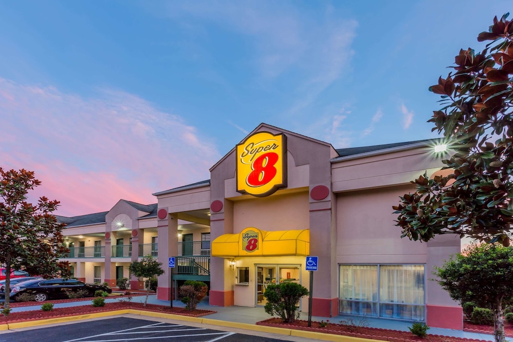 Super 8 by Wyndham Stafford in Stafford, United States