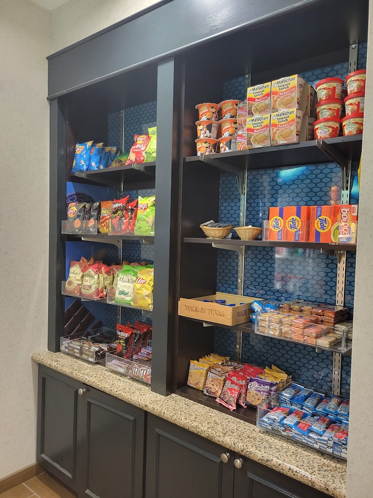 Hampton Inn & Suites Austin Cedar Park Lakeline - photo 36