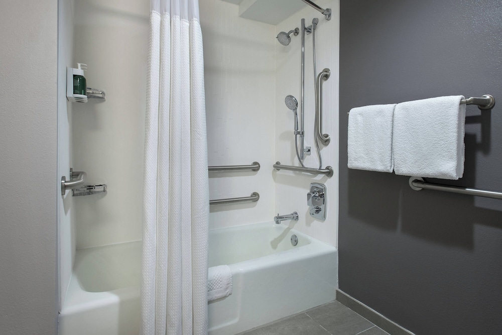 Courtyard by Marriott Norwalk - photo 13
