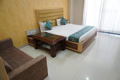 Hotel Shree Dwarkesh Suites & Family Rooms Near Khatu Shyam Temple in Sikar, India