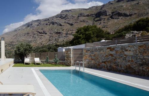 Kedros Villa a Luxury Touch — 4-Star Luxury Hotel in Agios Vasileios, Greece