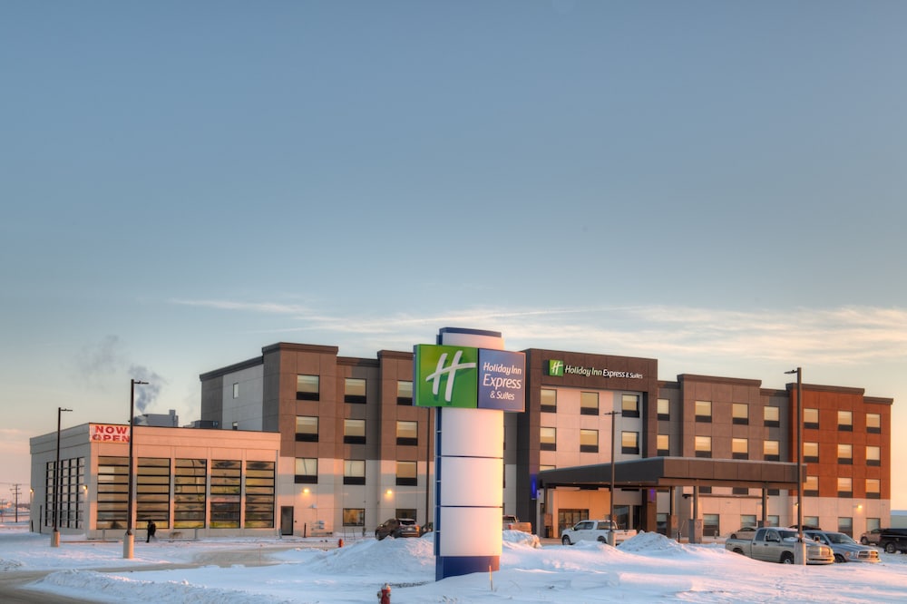 Holiday Inn Express & Suites Moose Jaw an IHG Hotel