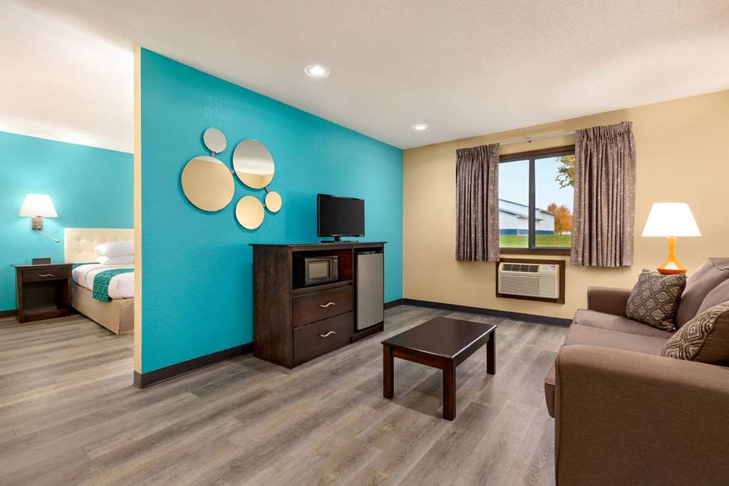 Howard Johnson by Wyndham Waterloo Cedar Falls - photo 31