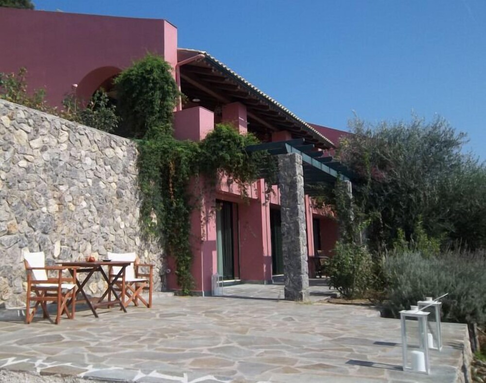 Villa Alexakis — 4-Star Luxury Hotel in Corfu, Greece