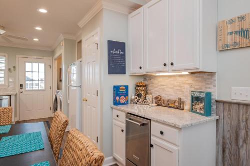 Sherrys Paradise by Oak Island Accommodations - photo 41