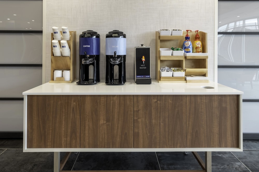 Holiday Inn Express & Suites Staunton by IHG - photo 26
