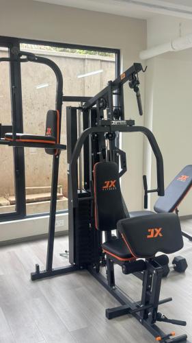Modern Luxury 1BR in Kilimani WIFI Netflix free packing