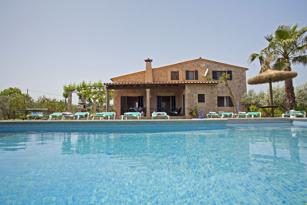 Villa Cal Mercader — 4-Star Luxury Hotel in Alcudia, Spain