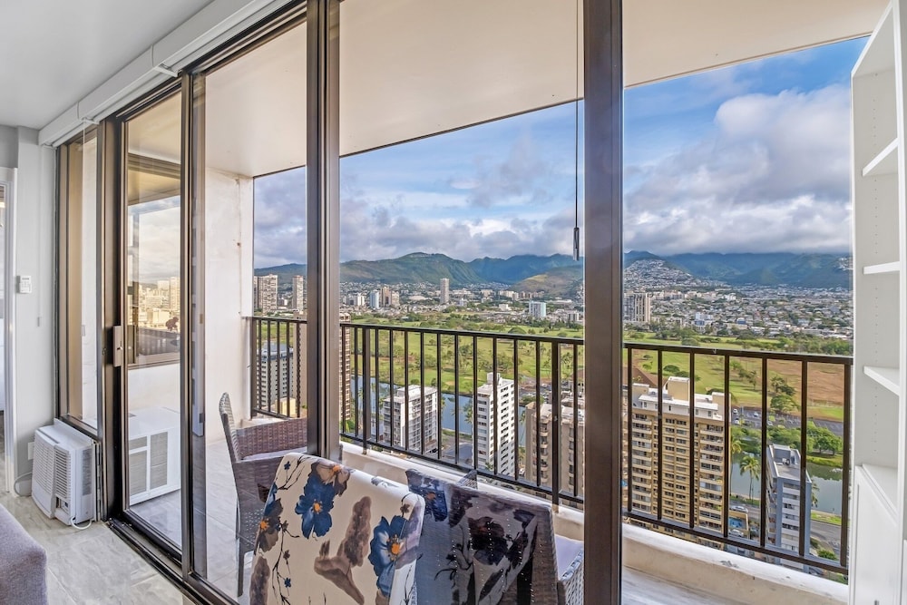 Newly Remodeled 30th Floor Suite with EPIC Mountain Views by Koko Resort Vacation Rentals - photo 11
