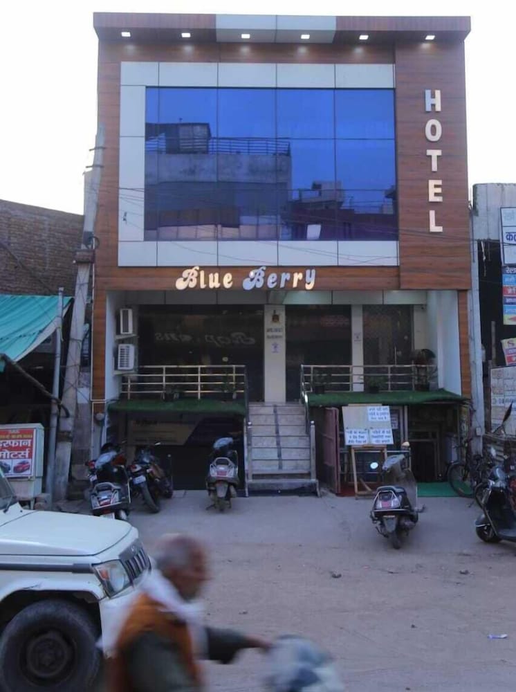 Hotel Blue Berry Agra - last minute hotel in Agra