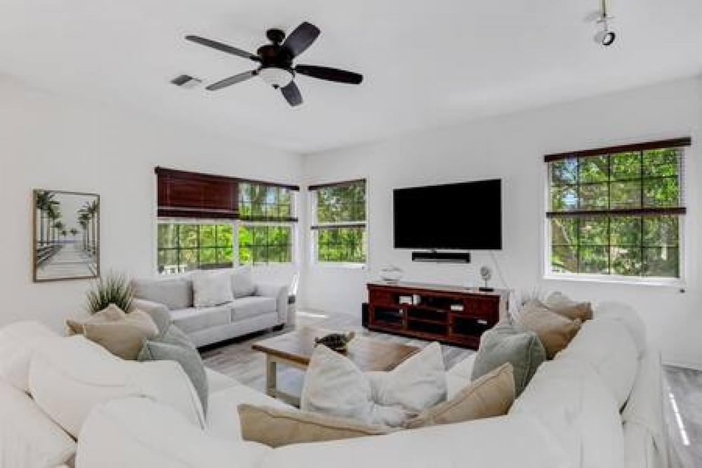 Siesta Key Marvel Pool SPA Deeded Beach Access - photo 20