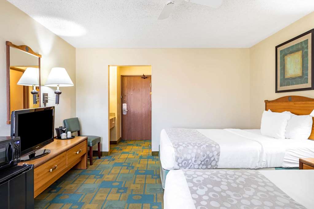 La Quinta Inn & Suites by Wyndham El Paso East - photo 9