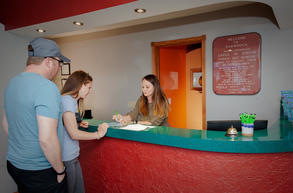 Shamrock Motel - carbon neutral hotel in Wisconsin Dells