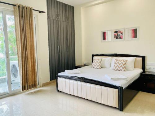 Bluo 1Bhk Dlf Cybercity Mg Road Balcony Lift