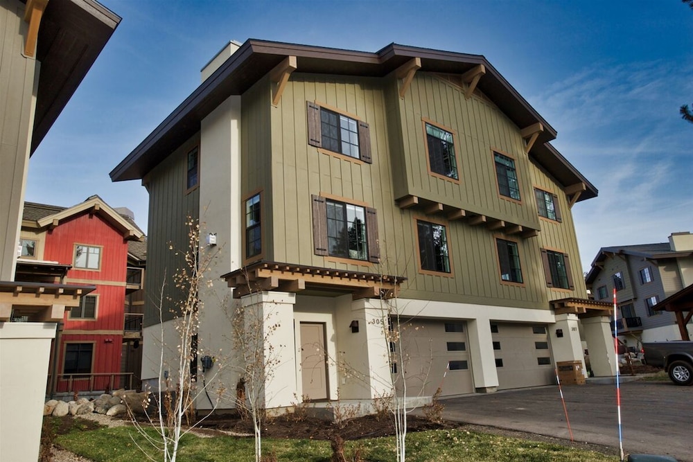 Suite Retreat by Casago McCall Donerightmanagement — 4-Star Luxury Hotel in Mccall, United States