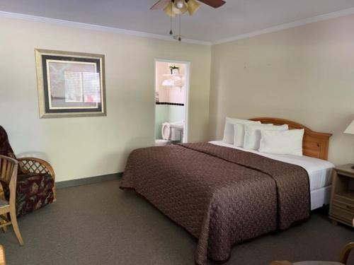 Rolling Brook Inn - photo 31