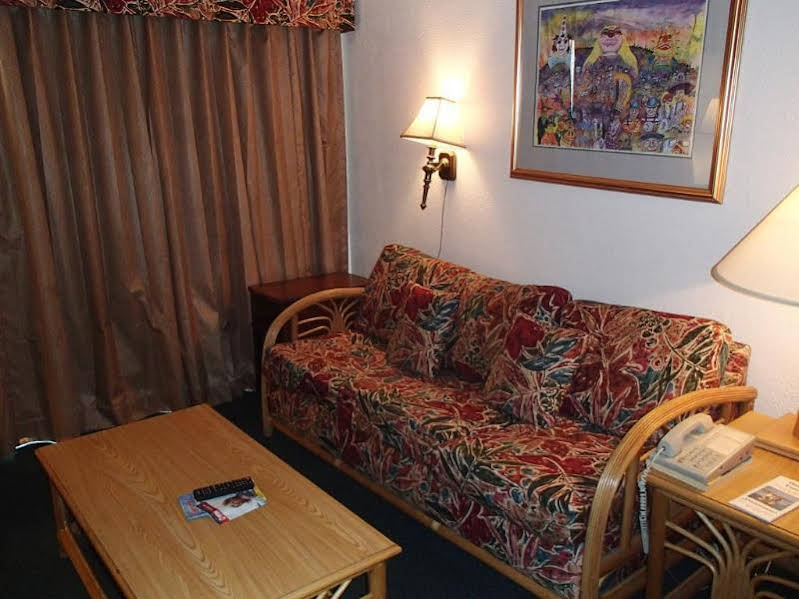 The Victorian Condo Hotel - photo 6