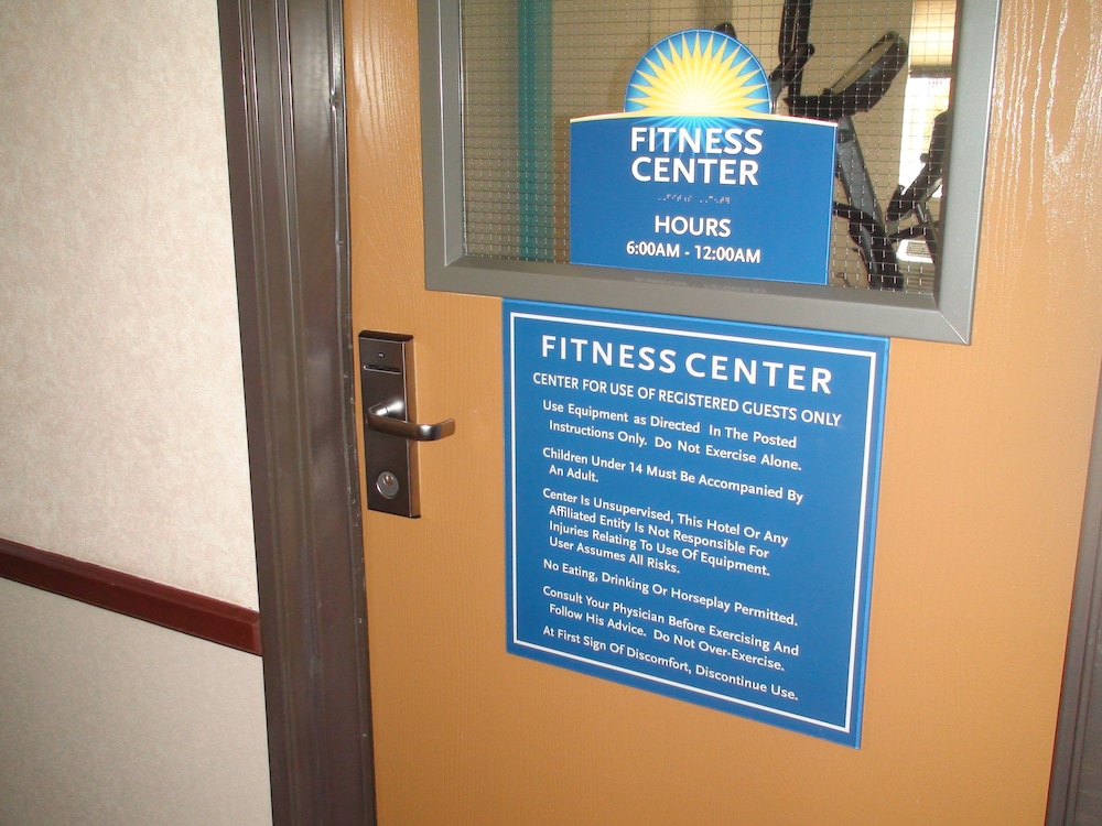 Days Inn & Suites by Wyndham Airport Albuquerque - photo 32