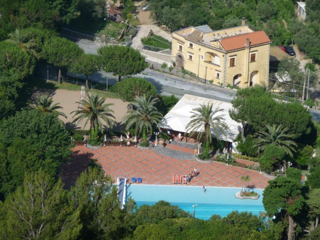 Agriturismo Antico Casale Colli Di San Pietro — 4-Star Luxury Hotel in Piano Di Sorrento, Italy