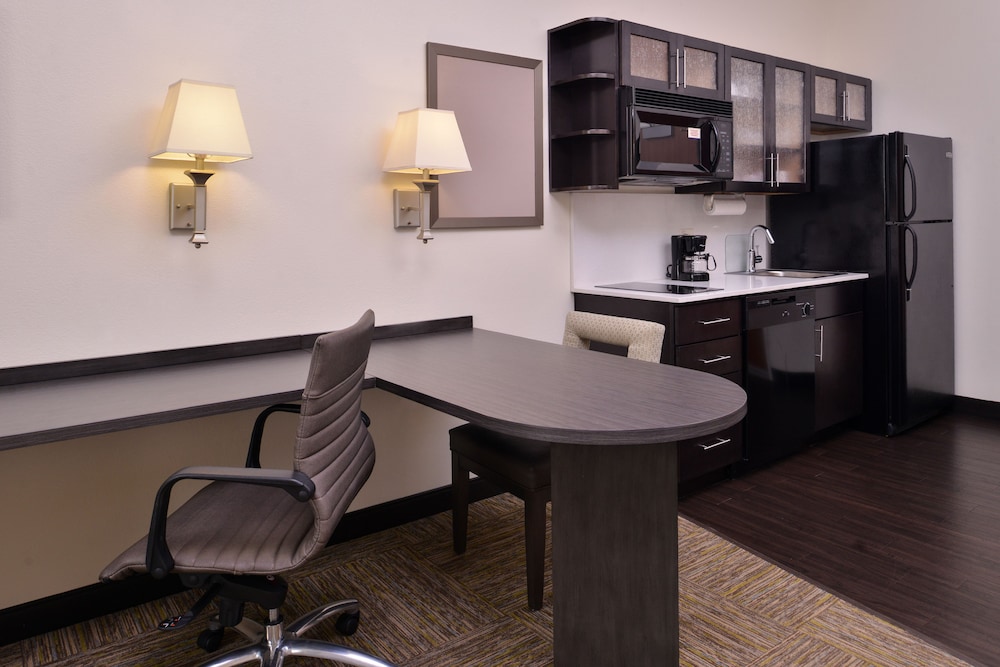 Candlewood Suites Terre Haute by IHG - photo 10