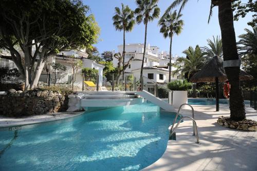 Golden Beach Holiday Home with jacuzzi — 4-Star Luxury Hotel in Marbella, Spain