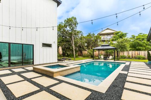 Serene Austin Stunner — Austin — photo 3