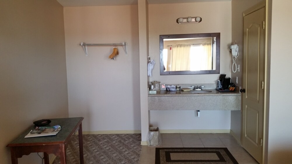 Lakeview Inn & Suites - photo 26