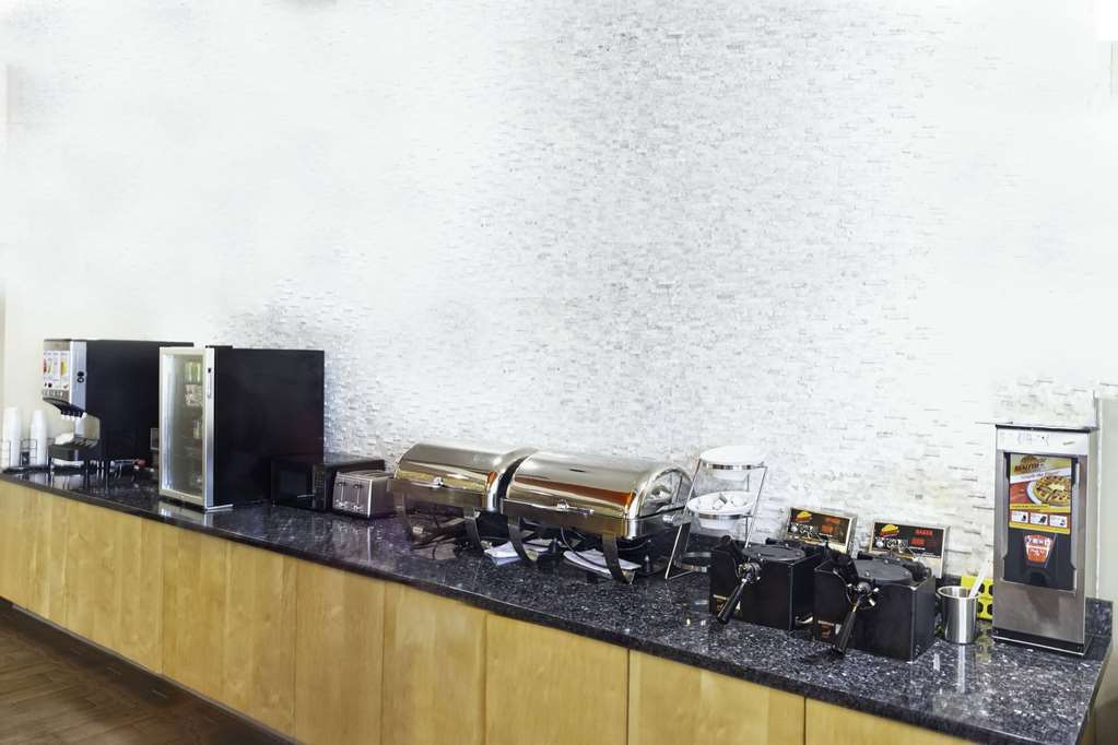 La Quinta Inn & Suites by Wyndham Starkville at MSU - photo 34