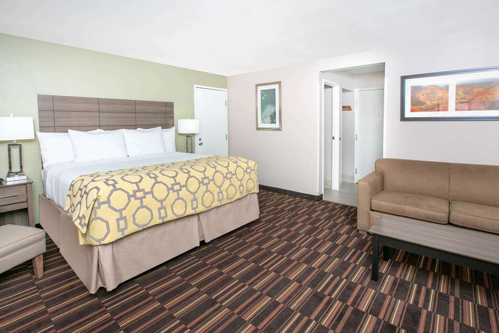 Baymont by Wyndham Plano - photo 13