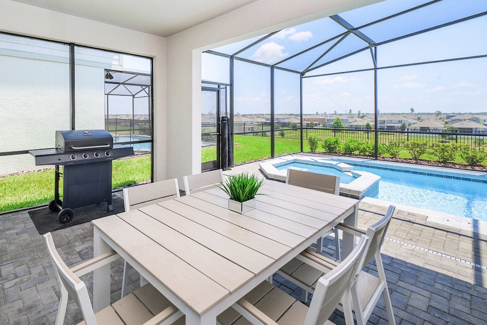 Upstay Windsor Island Resort Home w Pool Spa BBQ - photo 10