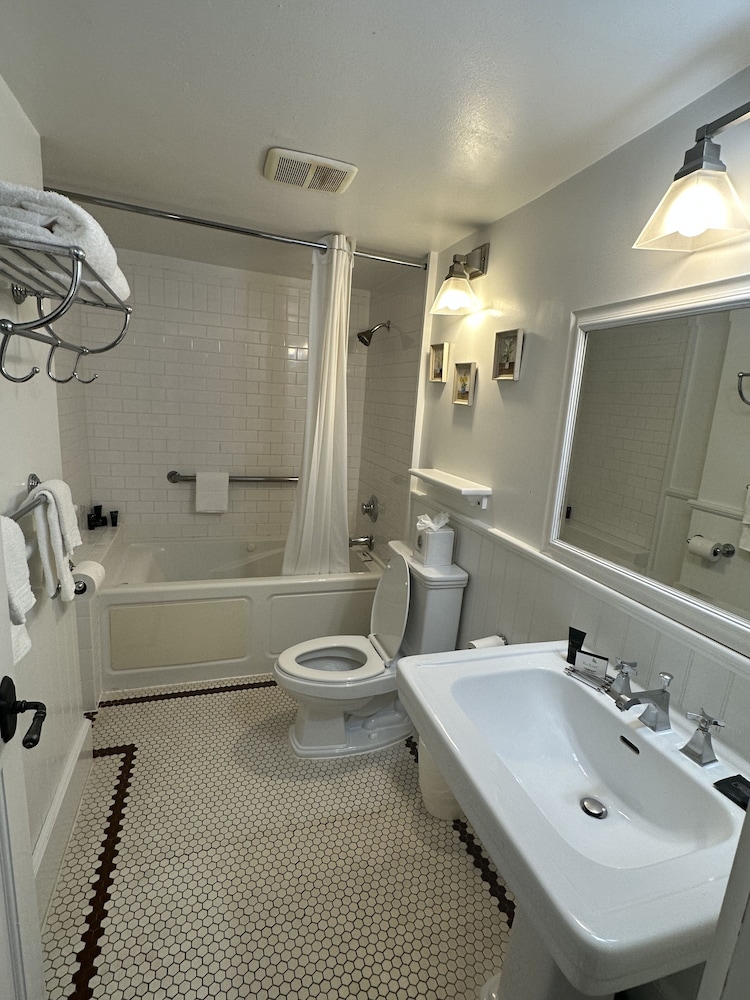 Buttermilk Falls Inn - photo 27