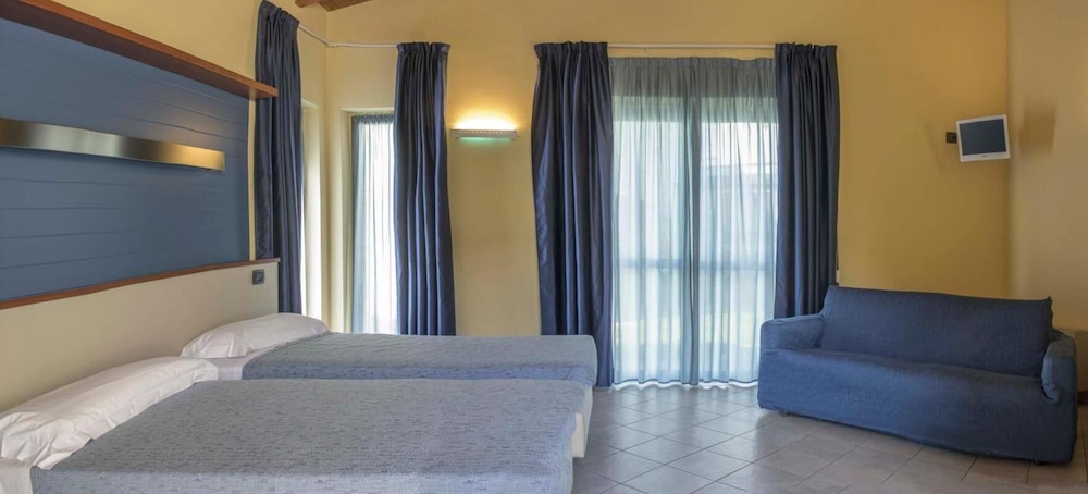 Room in Guest Room Alba Village Hotel Room Twin Beds — hotel in Alba