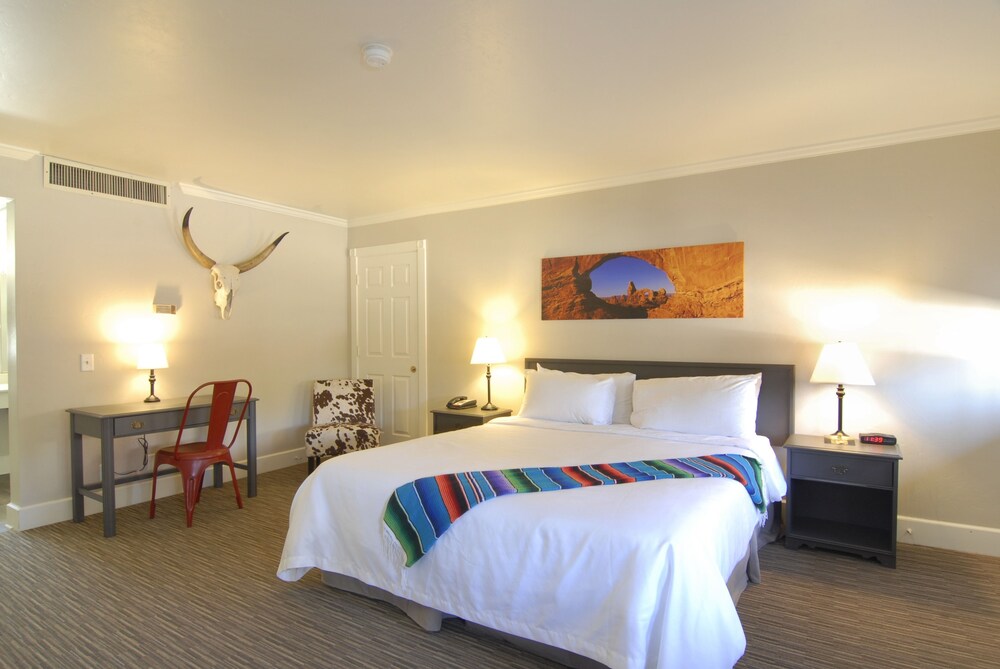 Palm Canyon Hotel & RV Resort - photo 19