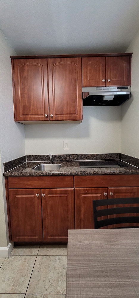 Pismo Beachwalker Inn & Suites - photo 37