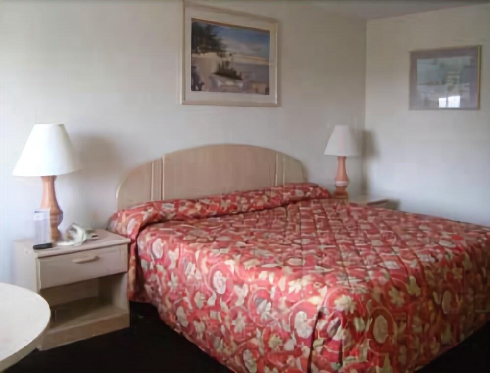 Knights Inn Hardeeville - photo 8