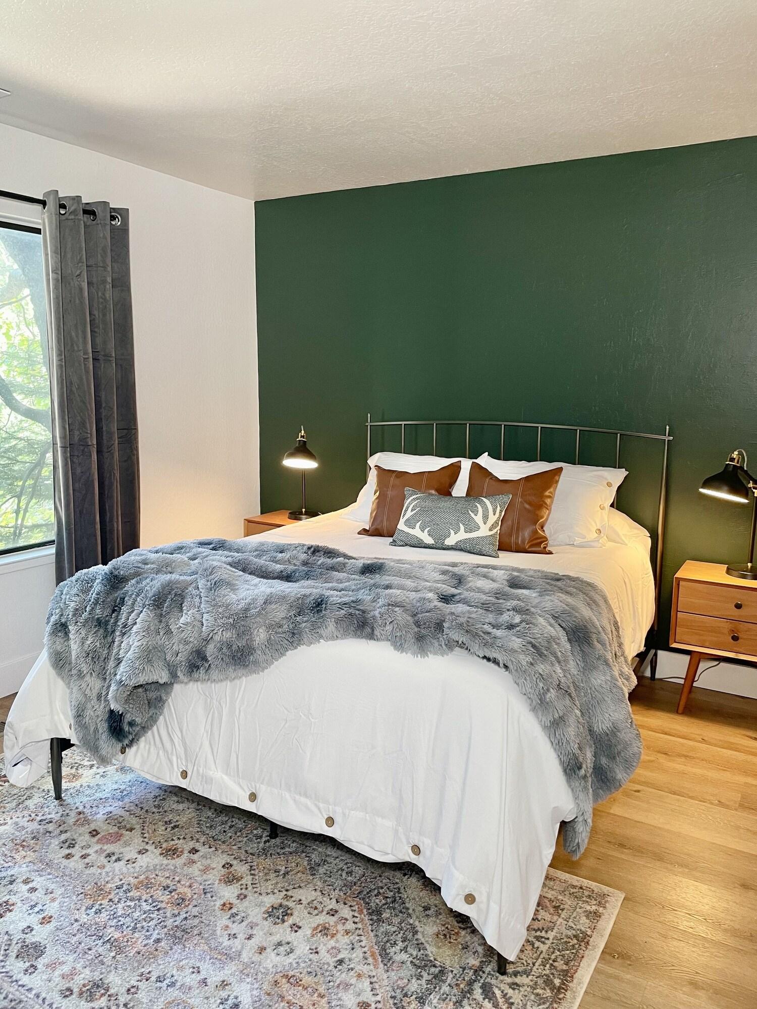 FirePit Horseshoes King Bed Near Lake Wine Farms — hotel in Pollock Pines