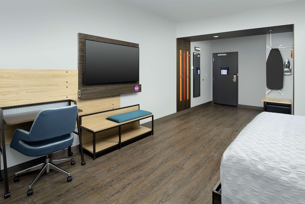 Tru by Hilton Denver Airport Tower Road - photo 9