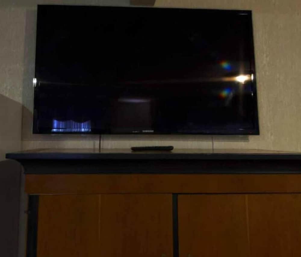 Cedar Park Inn - photo 13