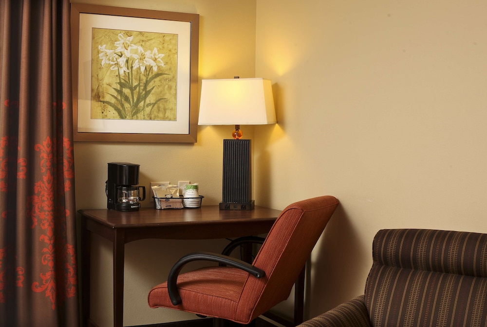 Hampton Inn & Suites by Hilton Fargo Medical Center - photo 8