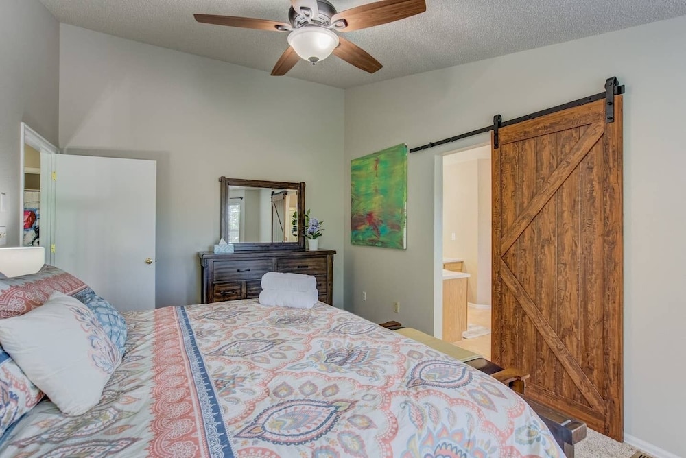 4BR AF Academyw hot Tub & Firepit - photo 9