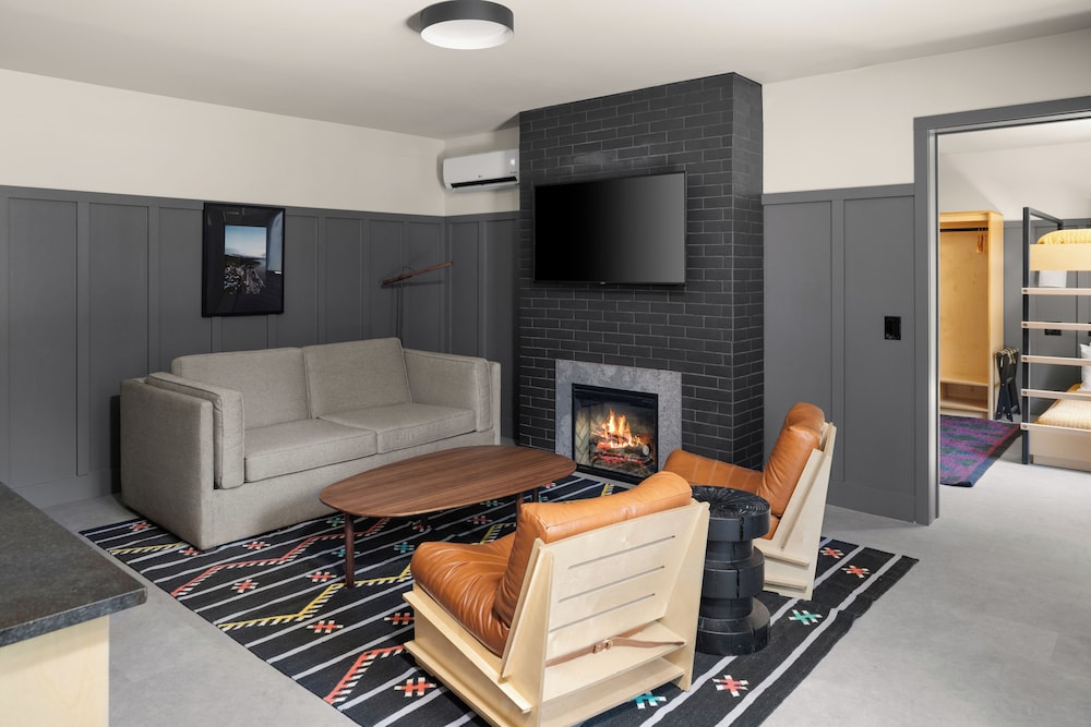 The Coachman Hotel - photo 43