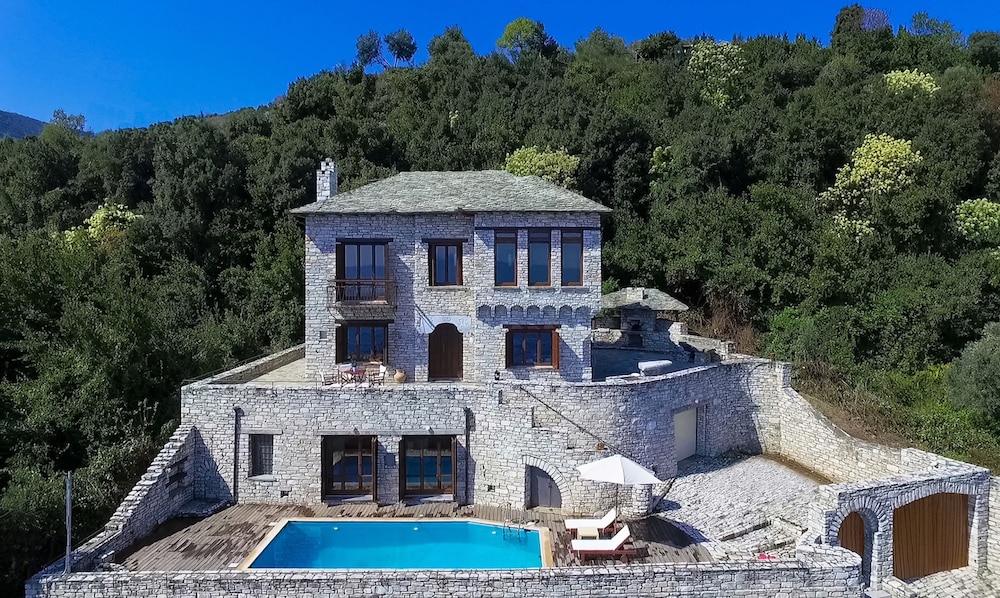 Dionysos Luxury Villa — 5-Star Luxury Hotel in Volos, Greece