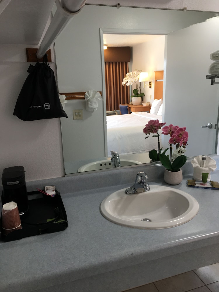Oceanview Motel Huntington Beach - photo 27