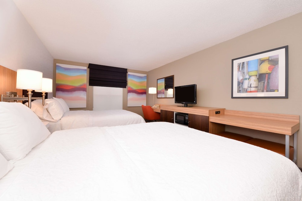 Hampton Inn & Suites Plymouth - photo 28