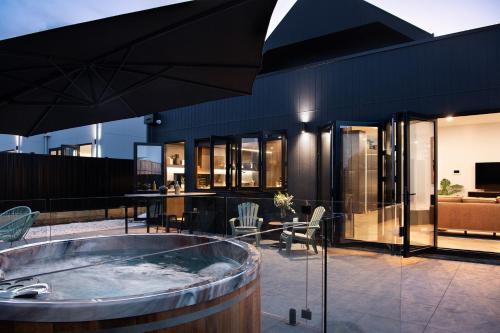 Lux on Max stunning design amazing views — carbon neutral stay, Daylesford